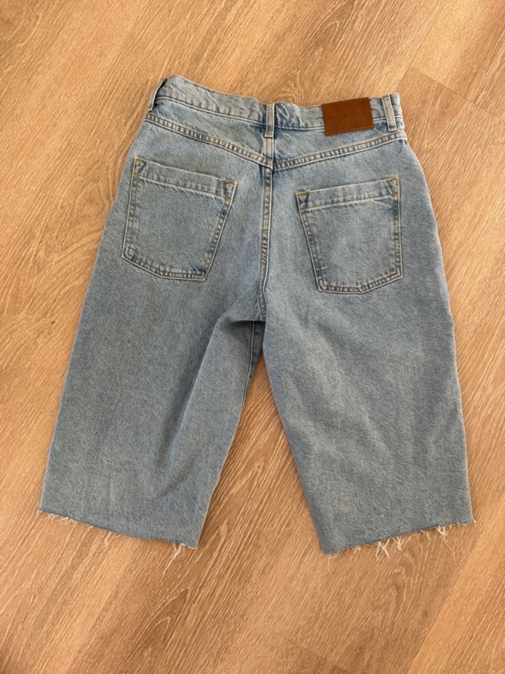FREE PEOPLE cut off Jean shorts, Bermuda shorts - Picture 4 of 9